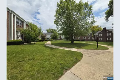 18A Elmwood Court 18A #18A, Elmwood Park, NJ 07407 - Photo 3