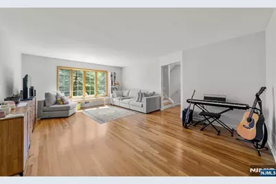 89 Forsythia Lane B #B, Paramus, NJ 07652 - Photo 3