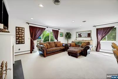 22 Hampton Court 422 #422, Washington Township, NJ 07676 - Photo 11