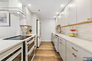2 Constitution Ct 814, Hoboken, NJ 07030 - Photo 15
