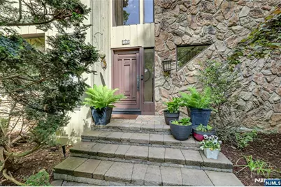 364 Canterbury Lane, Wyckoff Township, NJ 07481 - Photo 3