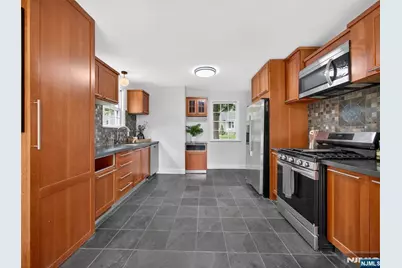 538 Coolidge Place, Paramus, NJ 07652 - Photo 9