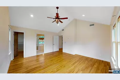 41 Circle Drive, Paramus, NJ 07652 - Photo 15