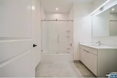401 E Central Boulevard 3C #3C, Palisades Park, NJ 07650 - Photo 11