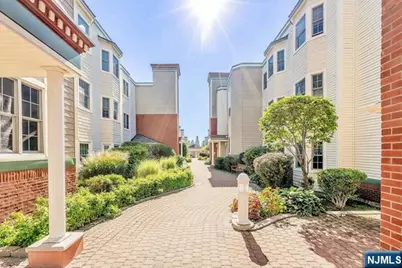 331 Promenade, Edgewater, NJ 07020 - Photo 3