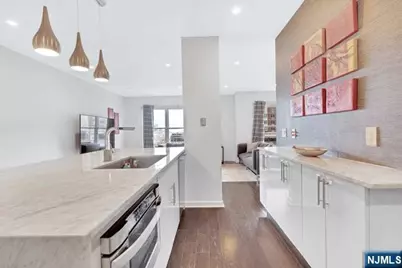 331 Promenade, Edgewater, NJ 07020 - Photo 9