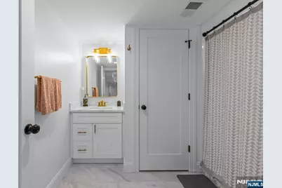 385 Copeland Avenue, Lyndhurst Township, NJ 07071 - Photo 31