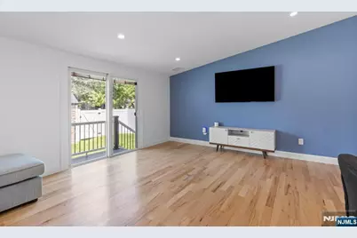 385 Copeland Avenue, Lyndhurst Township, NJ 07071 - Photo 19