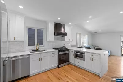 385 Copeland Avenue, Lyndhurst Township, NJ 07071 - Photo 17