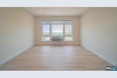401 E Central Boulevard 2A #2A, Palisades Park, NJ 07650 - Photo 5