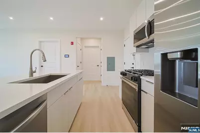 401 E Central Boulevard 2A #2A, Palisades Park, NJ 07650 - Photo 11