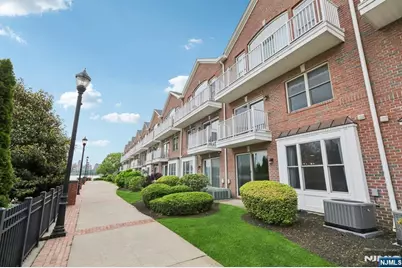 66 Lydia, Guttenberg, NJ 07093 - Photo 31