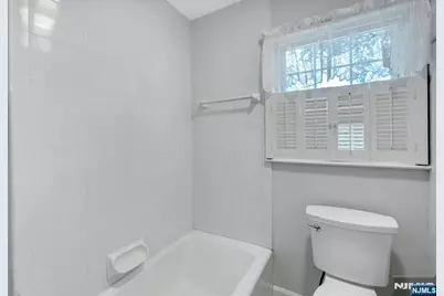 98 Vassar Drive, Paramus, NJ 07652 - Photo 17