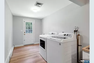 98 Vassar Drive, Paramus, NJ 07652 - Photo 29