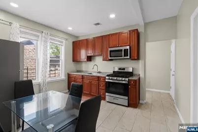 72 Seymour Avenue 3rd Floor #3rd Floor, Newark, NJ 07108 - Photo 13
