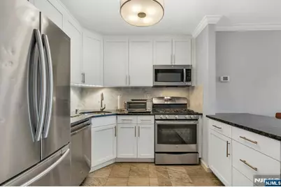 2000 Linwood Avenue 15P #15P, Fort Lee, NJ 07024 - Photo 3
