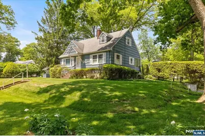 252 Saint Nicholas Avenue, Hillsdale, NJ 07642 - Photo 3