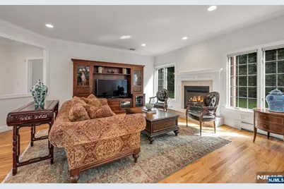 19 Walker Avenue, Closter, NJ 07624 - Photo 9