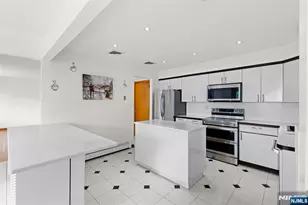 1042 Harvard Pl, Fort Lee, NJ 07024 - Photo 15