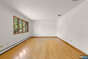 1042 Harvard Pl, Fort Lee, NJ 07024 - Photo 9