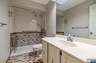 71 Fromm Ct, Mahwah, NJ 07430 - Photo 9