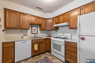 71 Fromm Ct, Mahwah, NJ 07430 - Photo 7