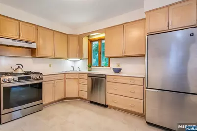 107 Highland Avenue, Bergenfield, NJ 07621 - Photo 13