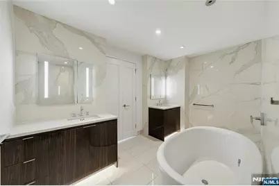 800 Ave At Port Imperial 1004 #1004, Weehawken, NJ 07086 - Photo 17