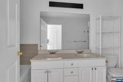 451 Albany Court, West New York, NJ 07093 - Photo 17