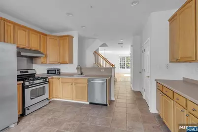 451 Albany Court, West New York, NJ 07093 - Photo 5