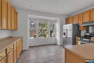 451 Albany Ct, West New York, NJ 07093 - Photo 3