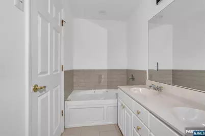 451 Albany Court, West New York, NJ 07093 - Photo 19