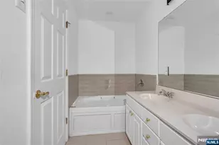 451 Albany Ct, West New York, NJ 07093 - Photo 19