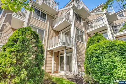 451 Albany Court, West New York, NJ 07093 - Photo 39