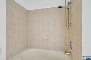 451 Albany Ct, West New York, NJ 07093 - Photo 23