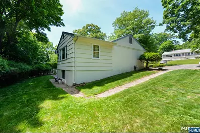 51 Charwalt Drive, Hawthorne, NJ 07506 - Photo 3