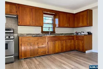 175 Delafield Avenue 2 #2, Lyndhurst Township, NJ 07071 - Photo 5