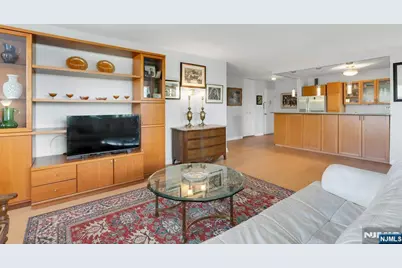 2100 Linwood Avenue 3S #3S, Fort Lee, NJ 07024 - Photo 9
