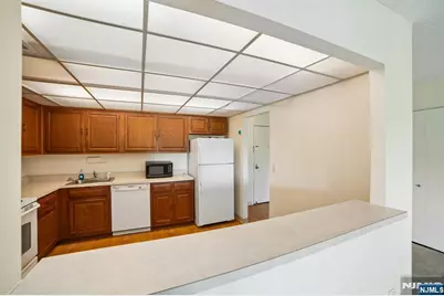 521 Piermont Avenue 428 #428, River Vale Township, NJ 07675 - Photo 9