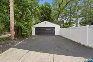 867 River Rd, Teaneck Township, NJ 07666 - Photo 37