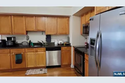 411 E Brinkerhoff Avenue 408 #408, Palisades Park, NJ 07650 - Photo 9