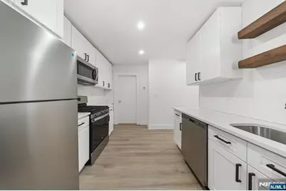 11 W Gouverneur Avenue 2 #2, Rutherford, NJ 07070 - Photo 17