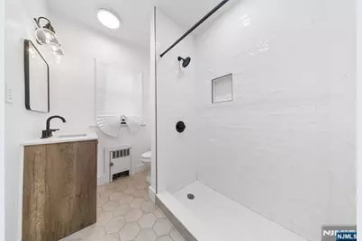 11 W Gouverneur Avenue 2 #2, Rutherford, NJ 07070 - Photo 11