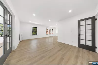 11 W Gouverneur Avenue 2 #2, Rutherford, NJ 07070 - Photo 5