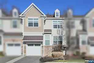 4 Masterson Ct 4, Waldwick, NJ 07463 - Photo 1