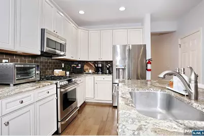 4 Masterson Court 4 #4, Waldwick, NJ 07463 - Photo 9