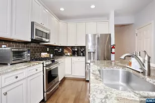 4 Masterson Ct 4, Waldwick, NJ 07463 - Photo 9