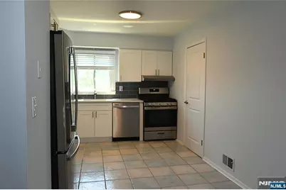 10 Garden Drive 2 #2, Elmwood Park, NJ 07407 - Photo 13