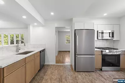 54 W Columbia Avenue, Palisades Park, NJ 07650 - Photo 5