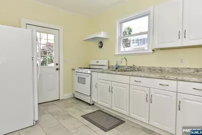 52 Central Avenue, Butler, NJ 07405 - Photo 9